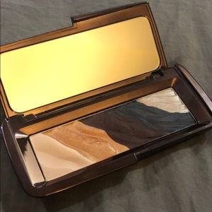 Hourglass modernist graphite